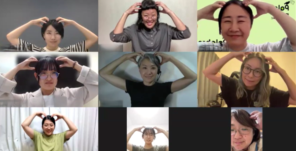 Zoom画面で皆がミッキーのサインネームを披露している